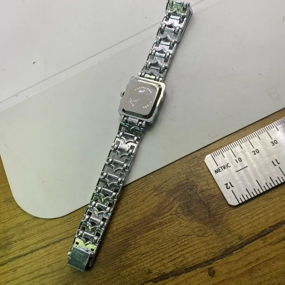 Silver Womens Black Dial Silver Fashion Watch Works New Battery